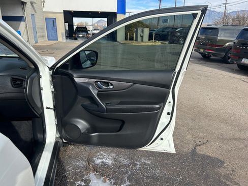 Used 2019 Nissan Rogue SV w/ Sun & Sound Touring Package image 33