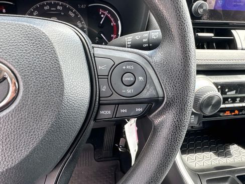Used 2023 Toyota RAV4 LE AWD/4WD image 29