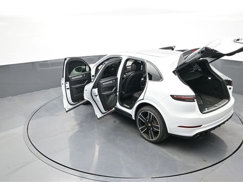 Used 2023 Porsche Cayenne S Platinum image 29