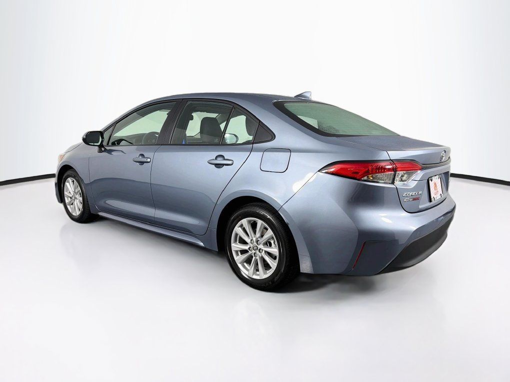Used 2024 Toyota Corolla LE w/ LE Convenience Package FWD image 7