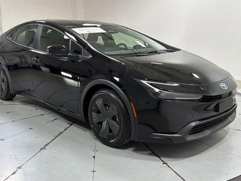 Certified 2025 Toyota Prius LE image 3