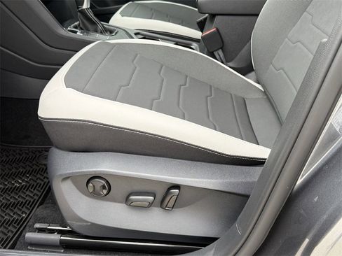 New 2026 Volkswagen Taos SE image 13