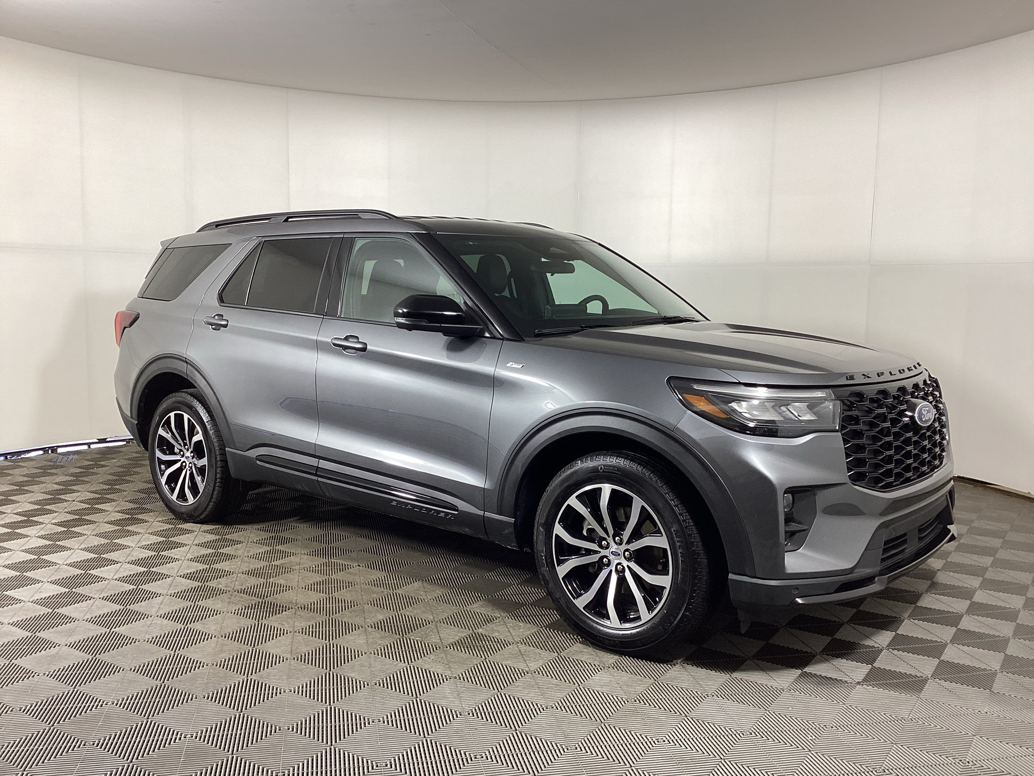 Used 2026 Ford Explorer ST-Line AWD/4WD image 1