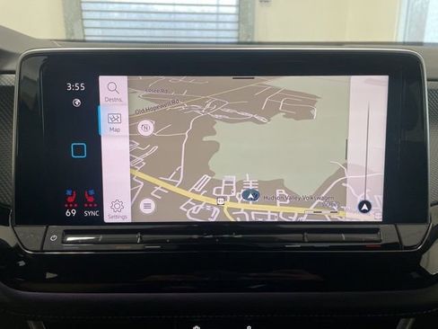 Certified 2025 Volkswagen Atlas Cross Sport SEL R-Line image 21