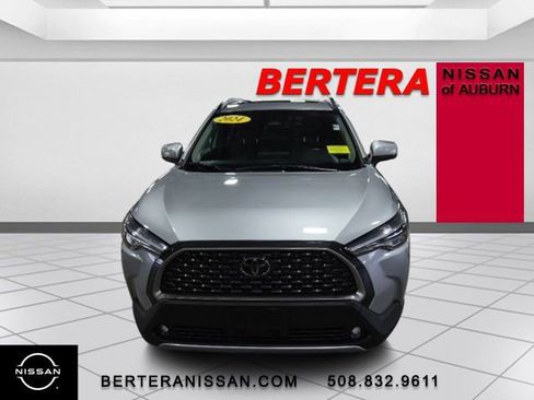 Used 2024 Toyota Corolla Cross XLE w/ Convenience Package image 3