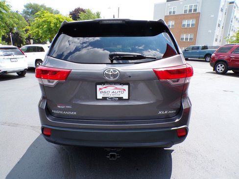 Used 2017 Toyota Highlander XLE AWD/4WD image 4