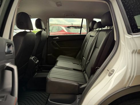 Used 2024 Volkswagen Tiguan SE AWD/4WD image 17