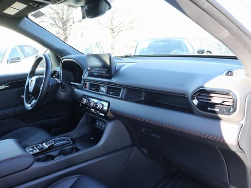 Certified 2025 Honda Pilot TrailSport image 9