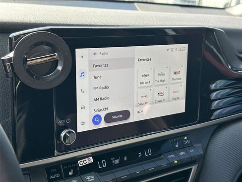 Used 2025 Toyota Camry SE w/ Convenience Package image 16