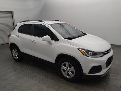 Used 2018 Chevrolet Trax LT w/ LT Convenience Package FWD image 11