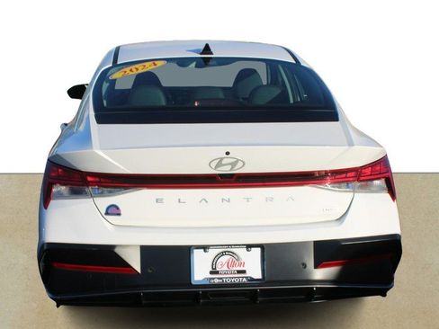 Used 2024 Hyundai Elantra Limited image 5