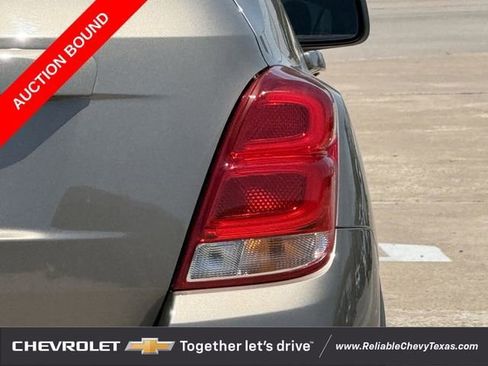 Used 2022 Chevrolet Trax LT w/ LT Convenience Package FWD image 8
