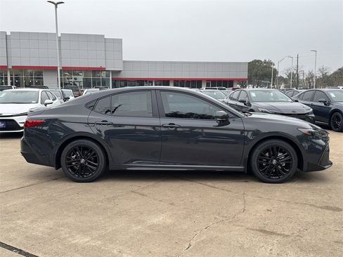 New 2026 Toyota Camry SE image 4