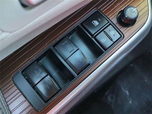 Used 2024 Toyota Sienna XLE image 24