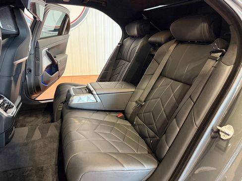 Used 2023 BMW 760i xDrive AWD/4WD image 25