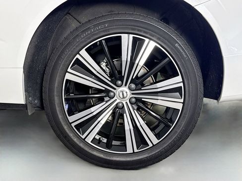 Certified 2023 Volvo XC60 B5 Plus w/ Protection Package Premier FWD image 31