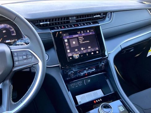 New 2025 Jeep Grand Cherokee L Laredo image 6