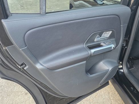 Used 2022 Mercedes-Benz GLB 250 w/ Premium Package Lite image 29