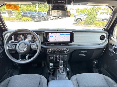 Used 2025 Jeep Wrangler Unlimited Sport AWD/4WD image 12