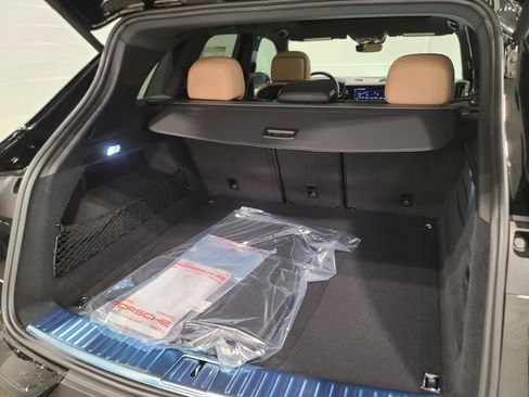 New 2026 Porsche Cayenne AWD/4WD image 31