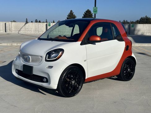 Used 2016 smart fortwo passion w/ Edition #1 Package RWD image 4