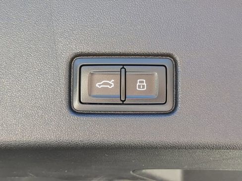 Used 2023 Audi Q4 e-tron Premium Plus RWD image 10