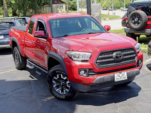 Used 2016 Toyota Tacoma TRD Sport AWD/4WD image 7