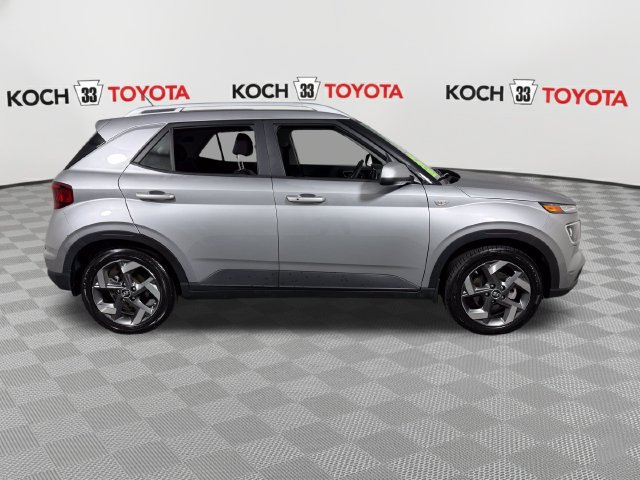 Used 2024 Hyundai Venue SEL FWD image 9