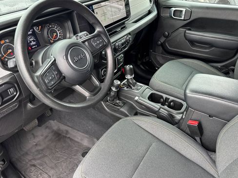 Used 2024 Jeep Wrangler Unlimited Sport AWD/4WD image 2