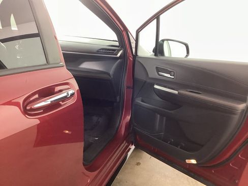 Used 2021 Toyota Sienna XSE FWD image 20