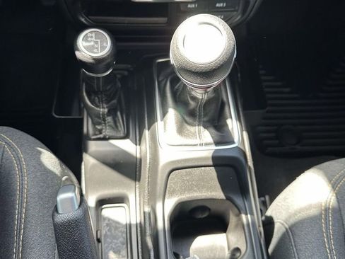 Used 2024 Jeep Gladiator Sport AWD/4WD image 17