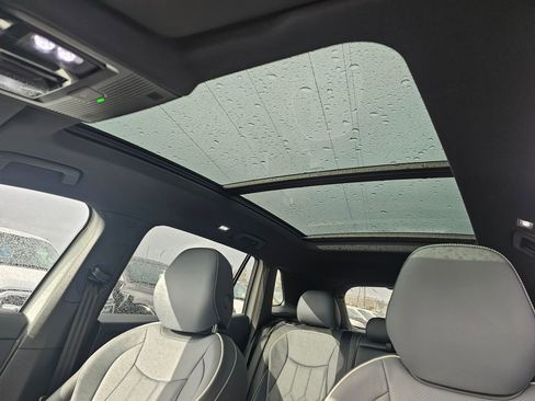 Used 2025 Volkswagen Tiguan SEL R-Line image 21