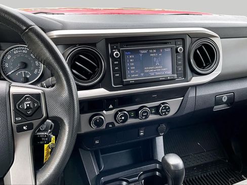 Used 2017 Toyota Tacoma SR5 AWD/4WD image 7