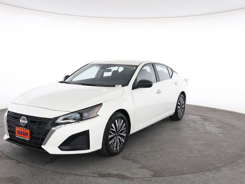 Used 2025 Nissan Altima 2.5 SV FWD image 5