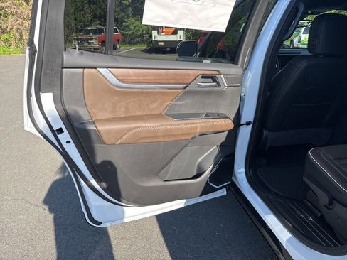 New 2026 GMC Acadia Denali Ultimate w/ LPO, Floor Liner Package AWD/4WD image 51