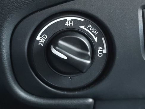 Used 2023 Nissan Frontier SV w/ Technology Package image 23