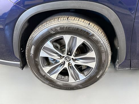Used 2020 Toyota Highlander XLE image 38