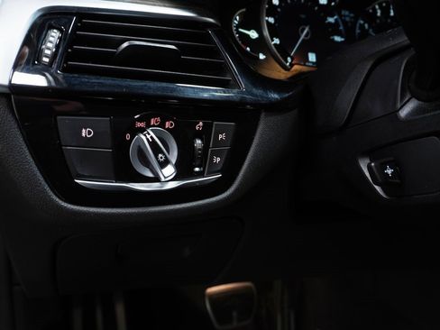 Used 2017 BMW 530i xDrive image 22