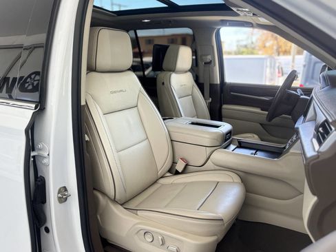 Used 2021 GMC Yukon Denali w/ Denali Ultimate Package image 30