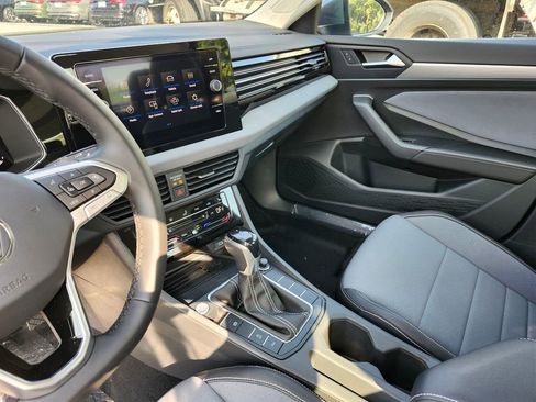 New 2025 Volkswagen Jetta SE image 7