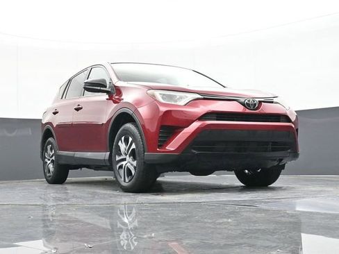 Used 2018 Toyota RAV4 LE image 48
