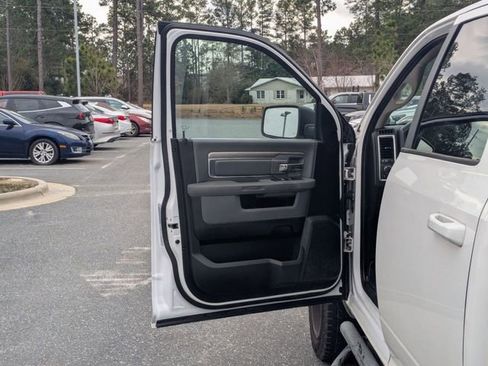 Used 2019 RAM 1500 Classic SLT image 19