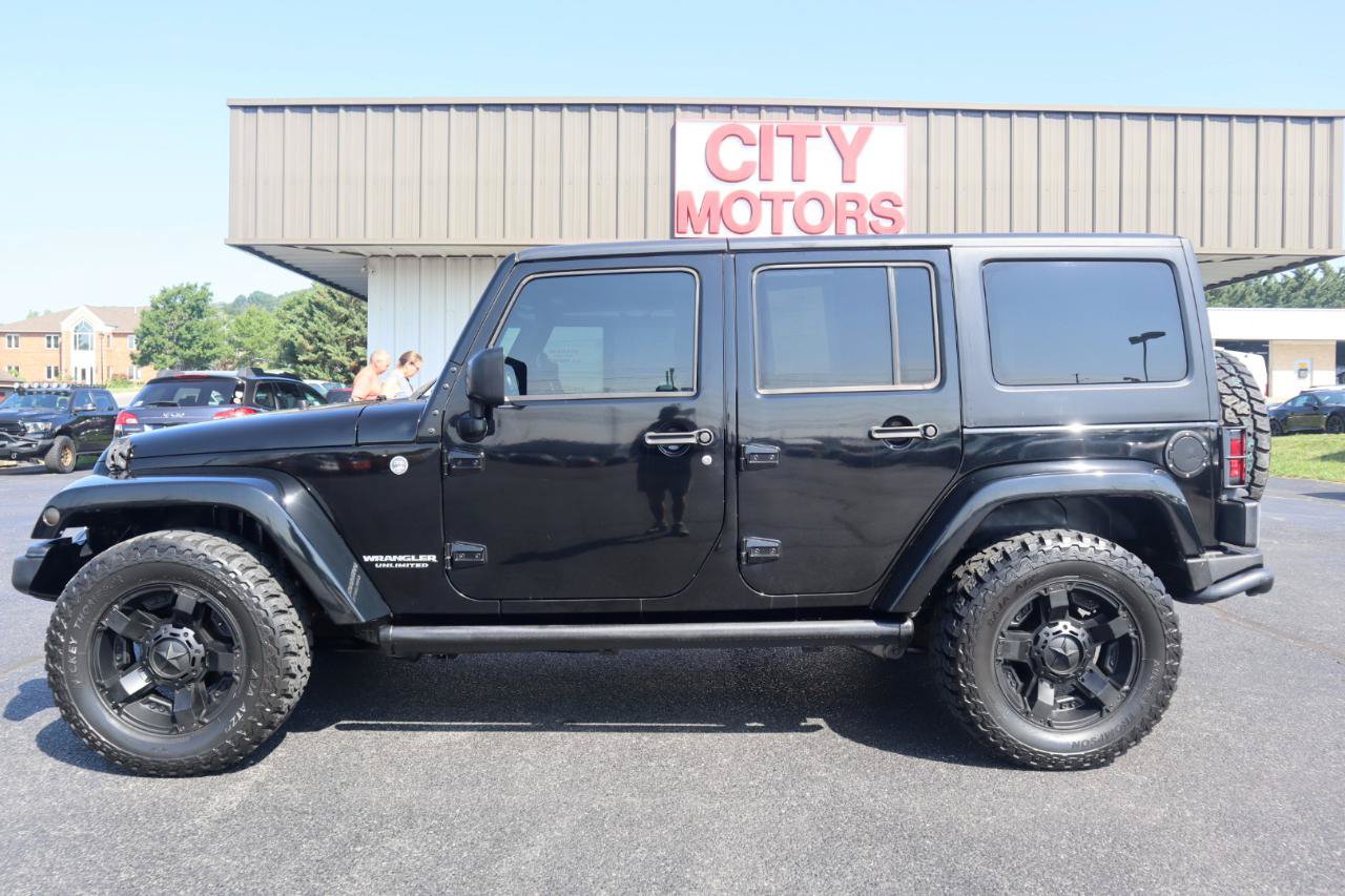 Used 2015 Jeep Wrangler Unlimited Sahara w/ Connectivity Group AWD/4WD image 10