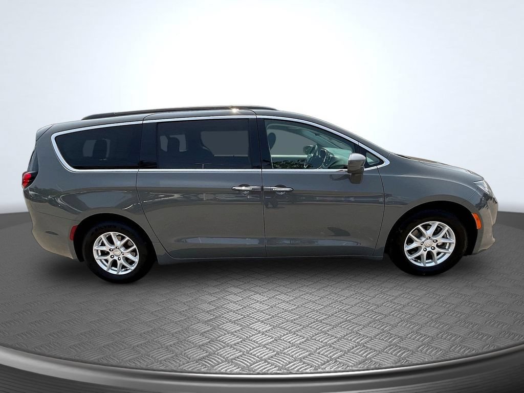 Used 2020 Chrysler Pacifica Touring w/ Cold Weather Group FWD image 4