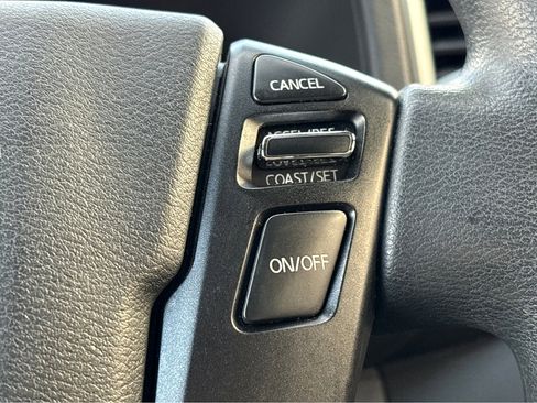 Used 2022 Nissan Frontier SV image 16