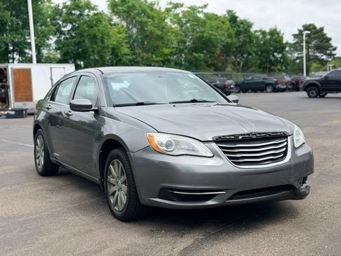 Used 2013 Chrysler 200 Touring FWD image 3