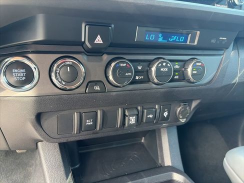 Used 2022 Toyota Tacoma TRD Off-Road AWD/4WD image 20