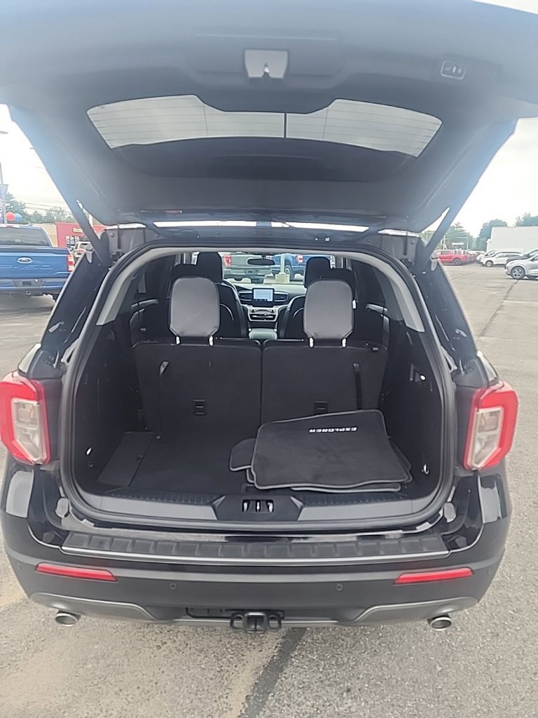 Used 2023 Ford Explorer XLT w/ Equipment Group 202A AWD/4WD image 12