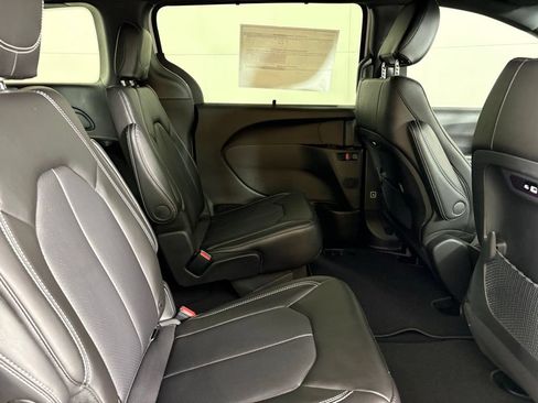 New 2027 Chrysler Pacifica Select FWD image 15