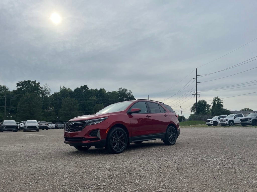 Used 2024 Chevrolet Equinox RS AWD/4WD image 2